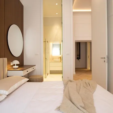 Plaza Apartment *