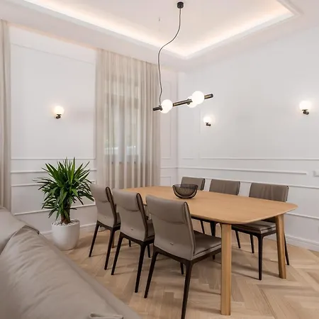 Apartment Plaza